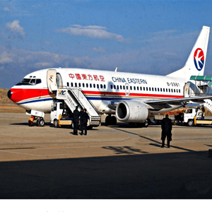 凤凰空运公司航空快运业稳步发展的原因是什么？